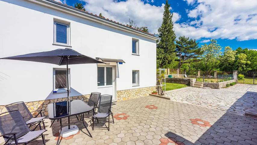 Feriehus for 4 personer, med hage - 1