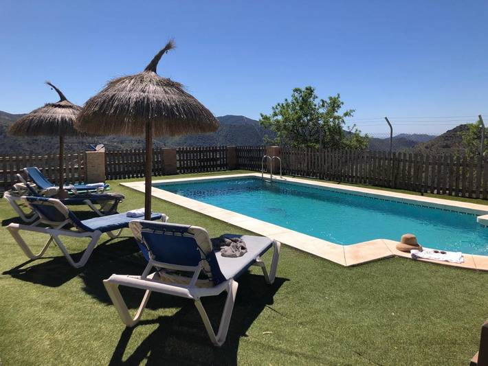 Casa de vacaciones para 10 personas, con Terraza y Jardín además de Piscina y Vistas en Casabermeja