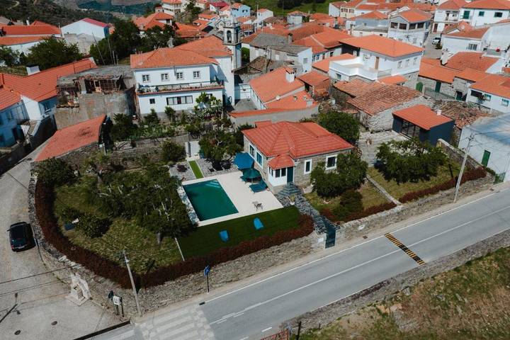 Casa de férias para 6 pessoas, com Terraço e Jardim e ainda Piscina and Vista em São João da Pesqueira