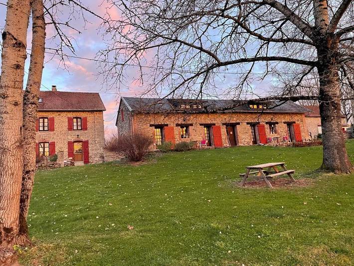 Chambre d’hôte pour 2 personnes, avec piscine ainsi que vue et jardin, animaux acceptés dans la Creuse