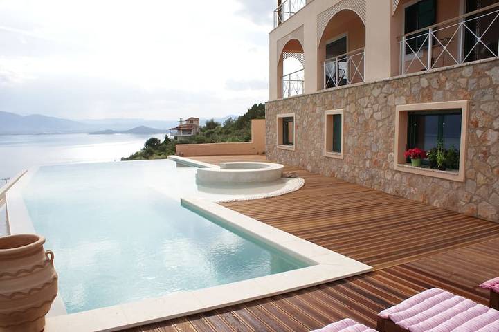 Moderno, famiglie Villa con 15 metri lungo Infinity piscina privata e vasca idromassaggio in Theologos, Ftiotide