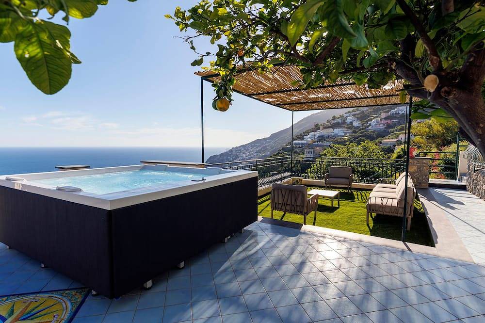 Villa Le Porpore tra Positano ed Amalfi, con un'incantevole vista mare. in Furore, Costiera amalfitana