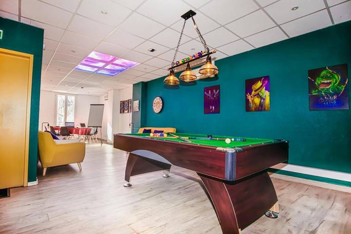 Gîte pour 15 personnes, avec vue et terrasse, animaux acceptés à Clermont-l'Hérault - 2