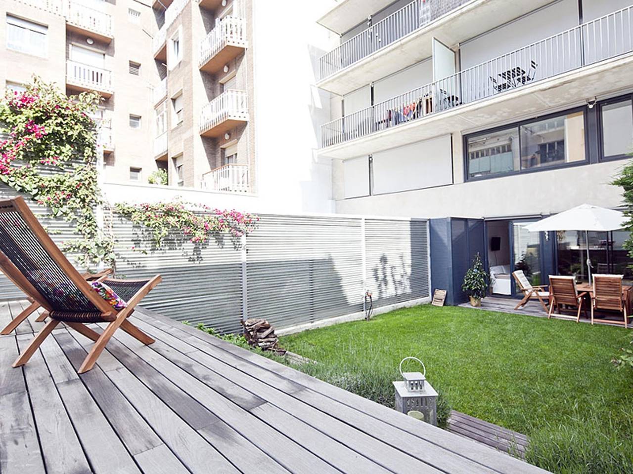 Appartement de vacances entier, Duplex avec jardin et piscine privée à Barcelone in Barcelona Centre, Barcelone