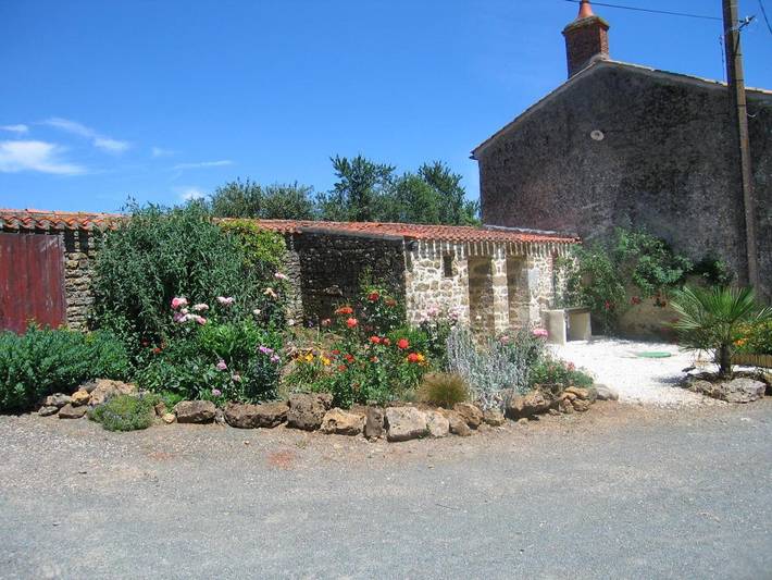 Gîte pour 2 personnes, avec vue sur le lac et jardin ainsi que terrasse et vue à La Chapelle-Thémer - 2
