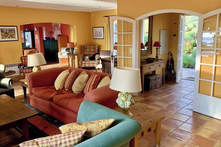 Villa pour 14 personnes, avec piscine et terrasse à Villeneuve-Loubet