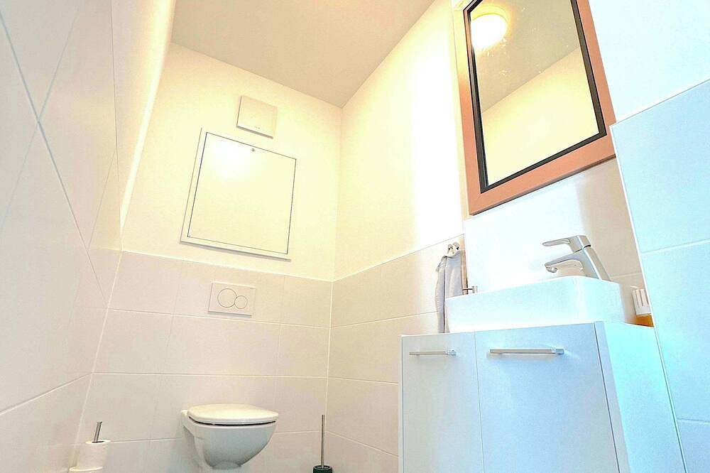 Ganze Wohnung, 1 Zimmer Apartment mit Blick auf den See in Gmunden, Bezirk Gmunden