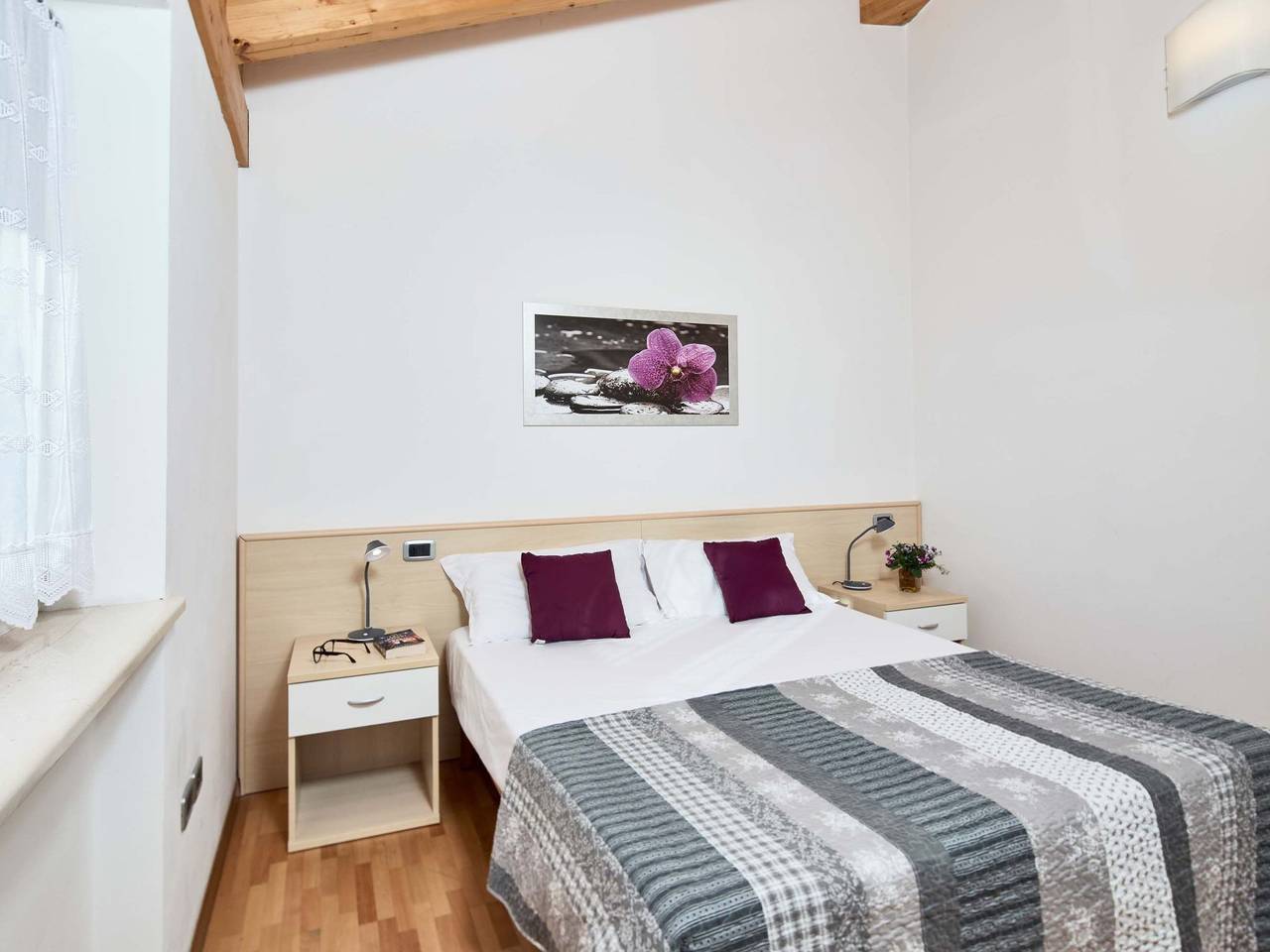 Hel lejlighed, Schönes Dachgeschosszimmer mit großem Balkon in Riva del Garda, Garda-Fjellene