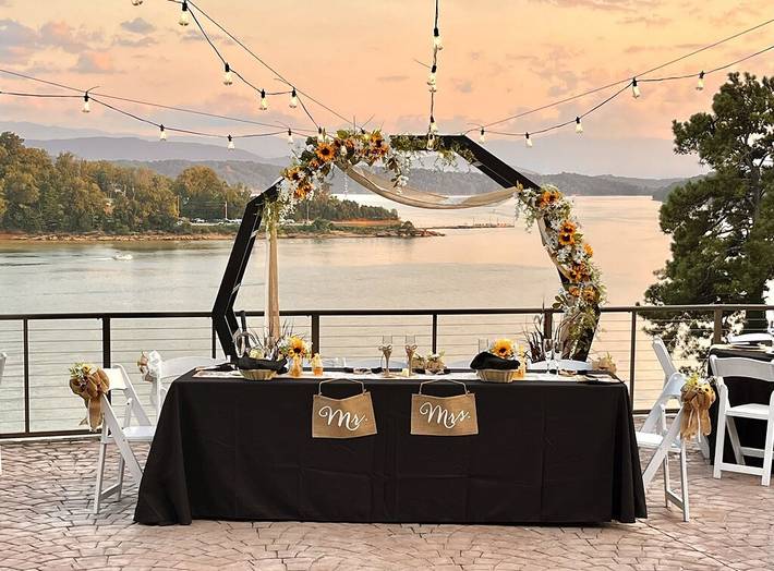 Vacation rental for 17 people, with yard in Douglas Lake