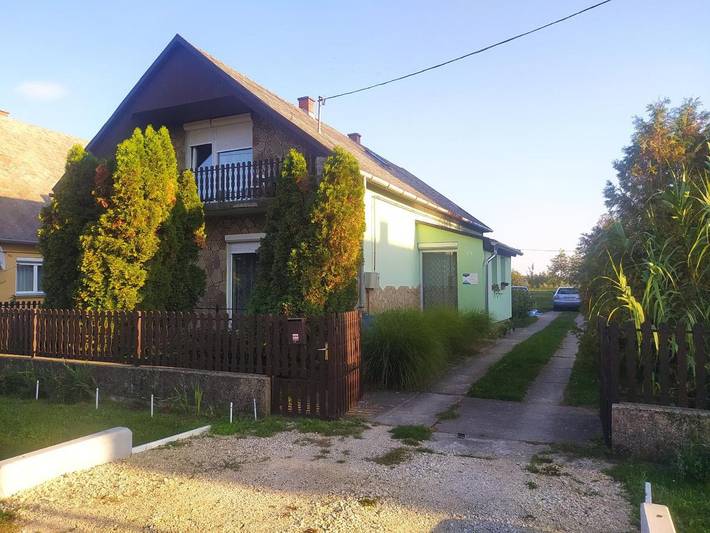 Ferienhaus für 6 Personen, mit Balkon und Terrasse sowie Garten und Ausblick in Balatonfenyves