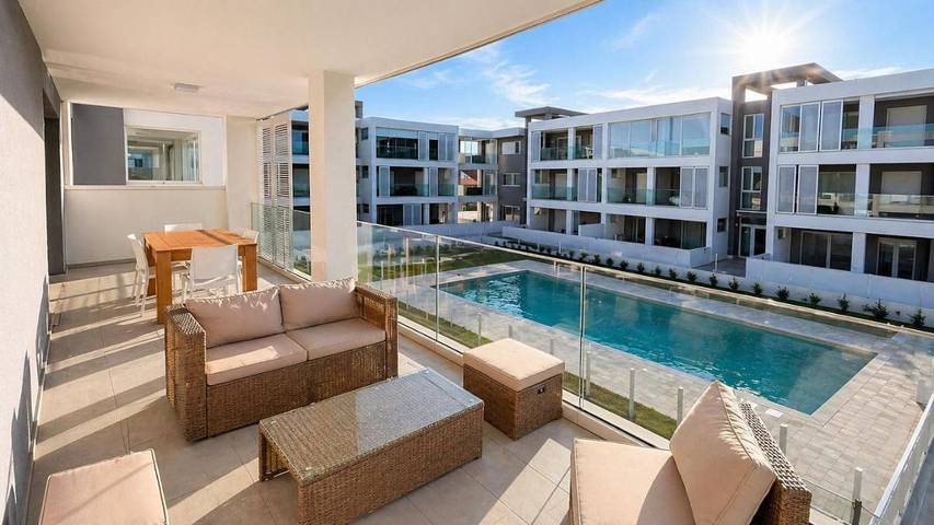 Ferienwohnung für 4 Personen, mit Pool und Terrasse sowie Ausblick - 1