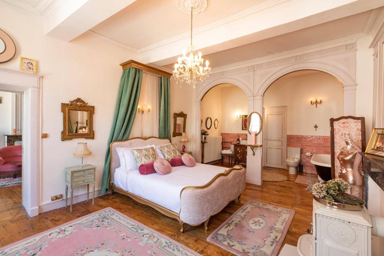 Champagne House - Elegance, Luxury and Charm in Condom, Gers