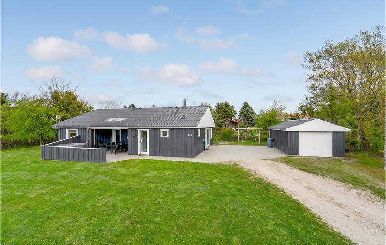 Ferienhaus für 12 Personen, mit Terrasse und Whirlpool sowie Sauna in Hvalpsund