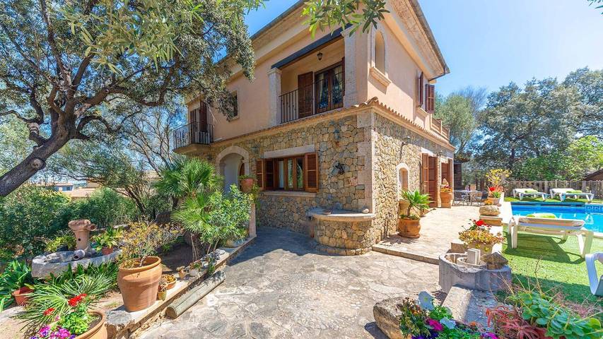 Villa for 9 people, with pool and garden - 1