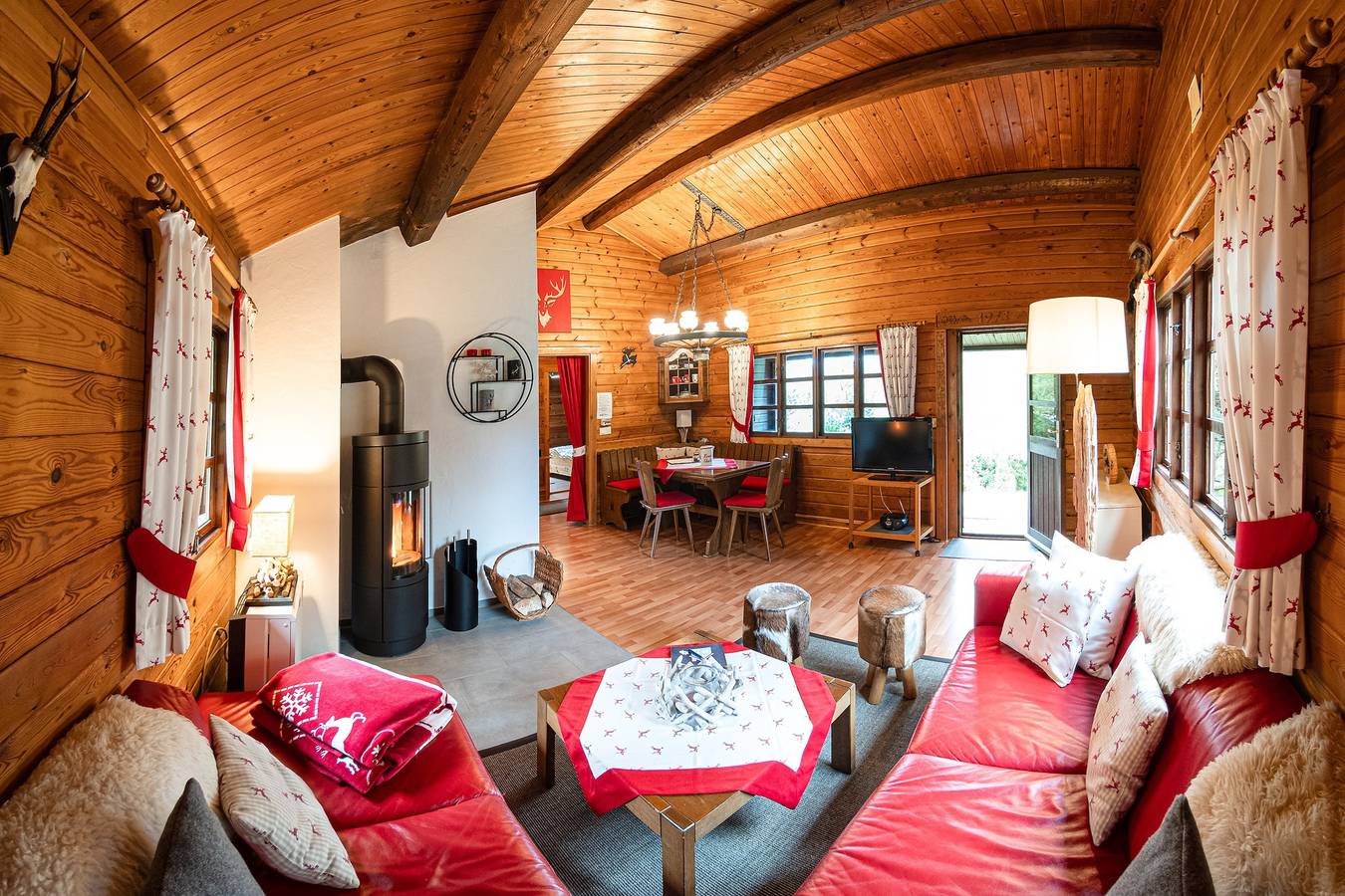 Hirsch Chalet - Ferienhaus mit Kamin, max. 4 Personen in Willingen, die Mittelgebirge