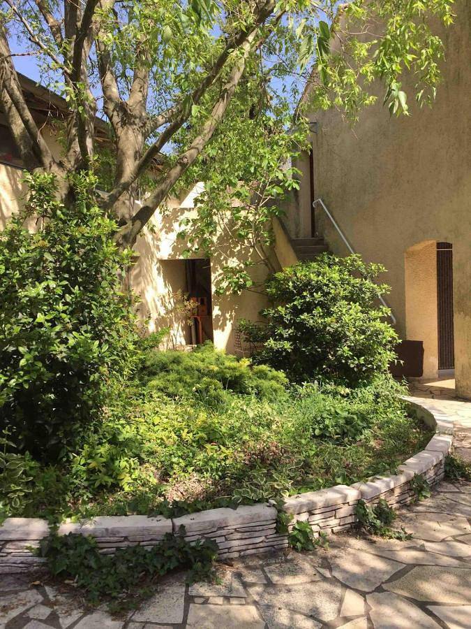 Location de vacances pour 2 personnes, avec Terrasse ainsi que Jardin et Piscine à Aigues-Vives - 2