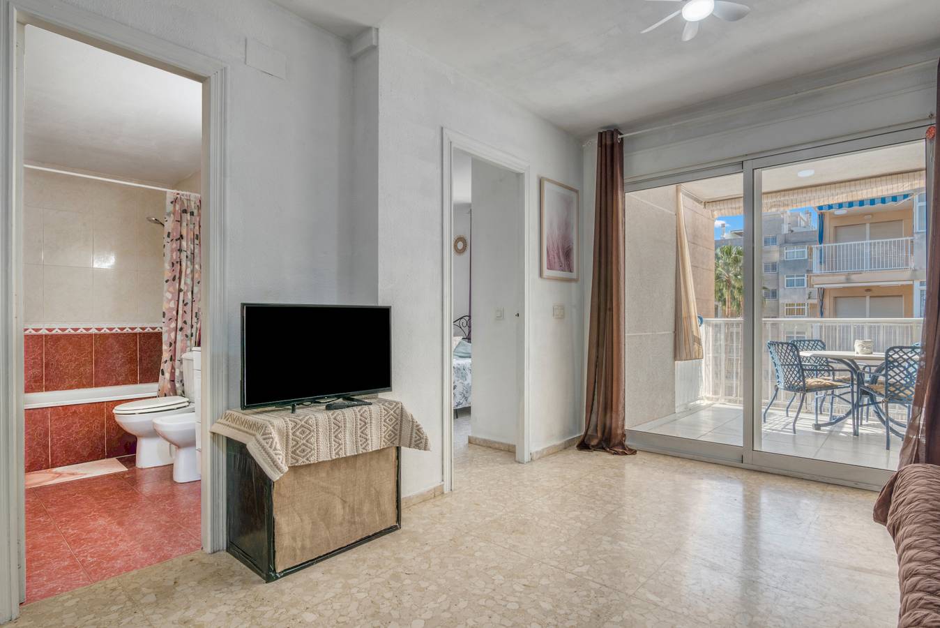 Apartamento entero, Apartamento 'En Playa De Daimús' con Piscina Compartida, Wi-Fi y Aire Acondicionado in Daimuz, Costa de Valencia