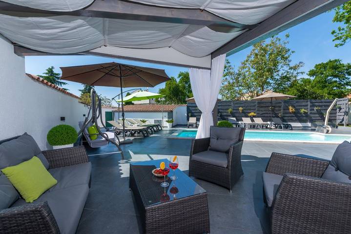 Ferienwohnung für 6 Personen, mit Terrasse und Pool sowie Garten, mit Haustier - 1