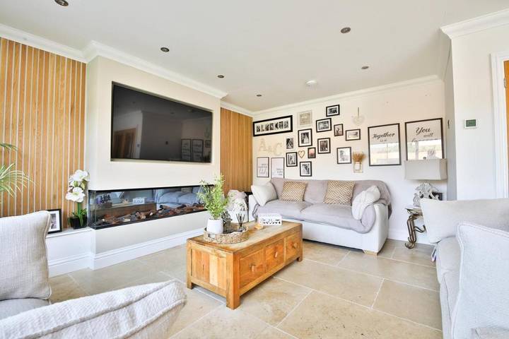 Bed and breakfast for 11 people, with terrace and garden in Swansea