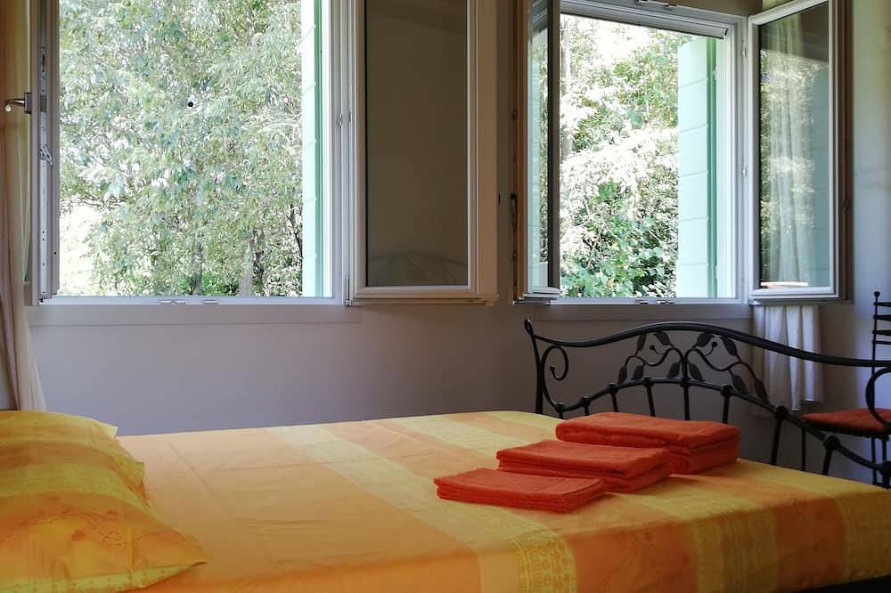 House in the wood in Dolo, Provincia de Venezia