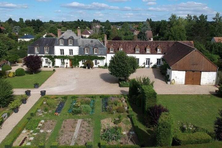 Gîte pour 12 personnes, avec terrasse et jardin à Paucourt