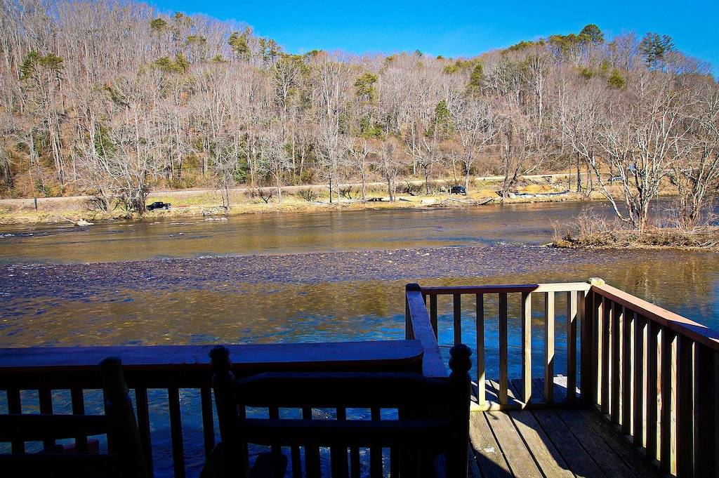 Troutin' About - A cozy cabin on the river! in Bryson City, Fontana Lake