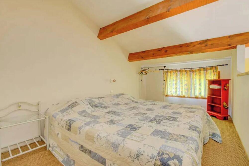 Entire apartment, Cézanne - Comfort, space and relaxation for families and friends, park view in Fourques, Nimes region