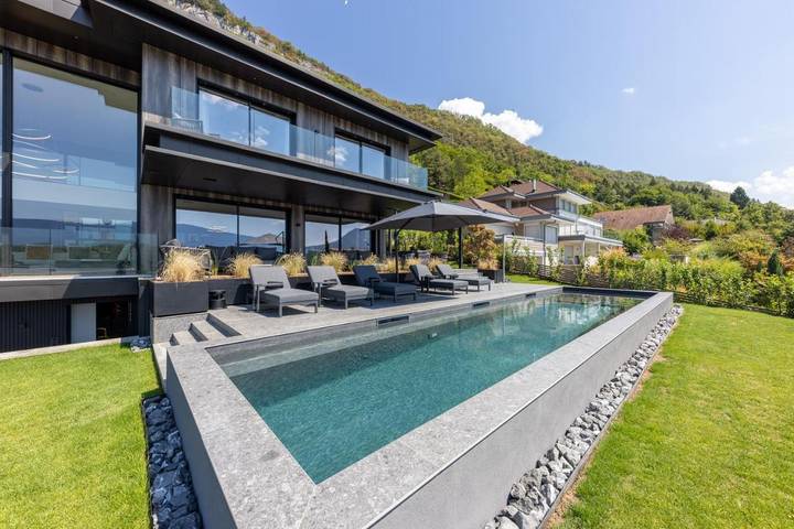 Villa pour 10 personnes, avec vue sur le lac et vue ainsi que piscine et jardin à Talloires