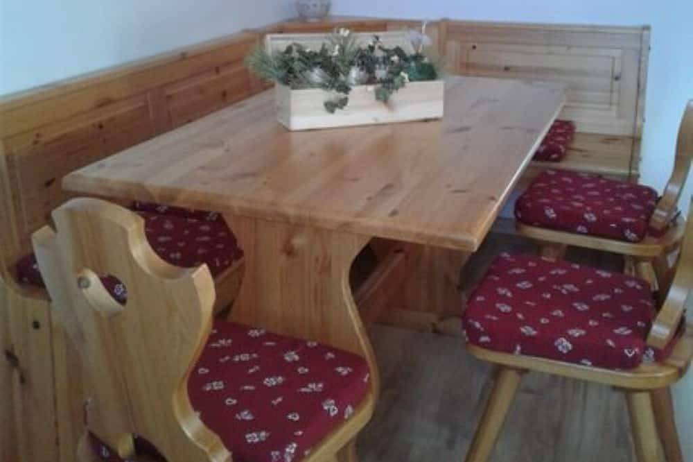 Entire apartment, Cozy panoramic apartment in Ciasa Ladina in Cortina d'Ampezzo, Dolomiti Superski