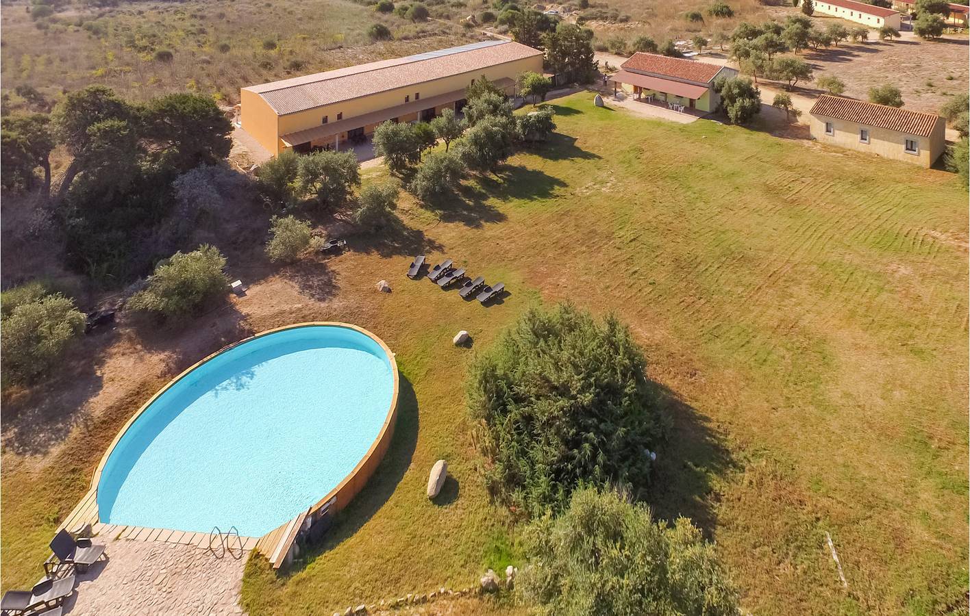 Appartement mit Pool in der Nähe des Li Junchi Beach in Badesi, Olbia-Tempio