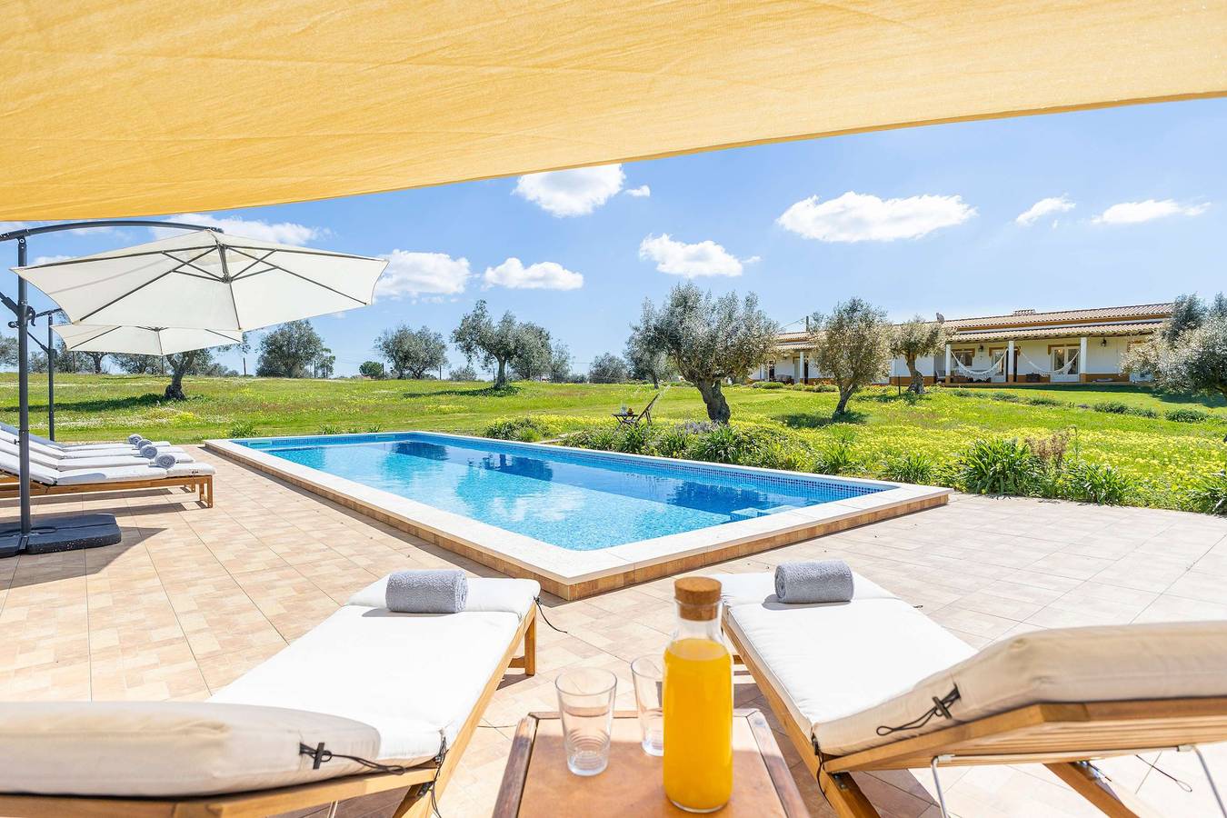 Alentejo Rural Farmhouse with Heated Pool & Total Privacy in Ferreira do Alentejo e Canhestros, Beja Distrikt