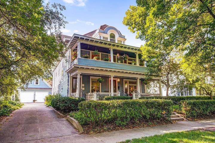 Vacation rental for 10 people, with balcony, kid friendly in Saint Paul (MN)