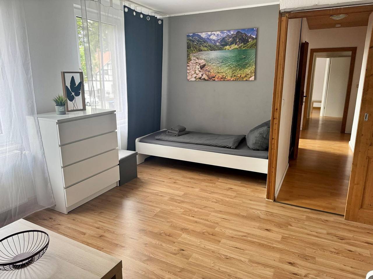 Appartement entier, Einfaches Appartement "Tom" in Halle mit 3 Schlafzimmern und Stellplatz in Halle (Allemagne), Saale-Unstrut