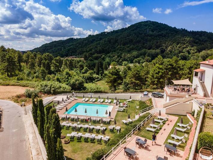 Ferienwohnung für 4 Personen, mit Terrasse und Garten sowie Pool und Ausblick