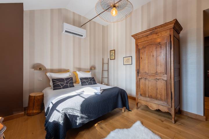 Gästezimmer „Épicéa“ mit Bad, gemeinsamer Terrasse, WLAN und Klimaanlage in Champdray, Sankt Didel