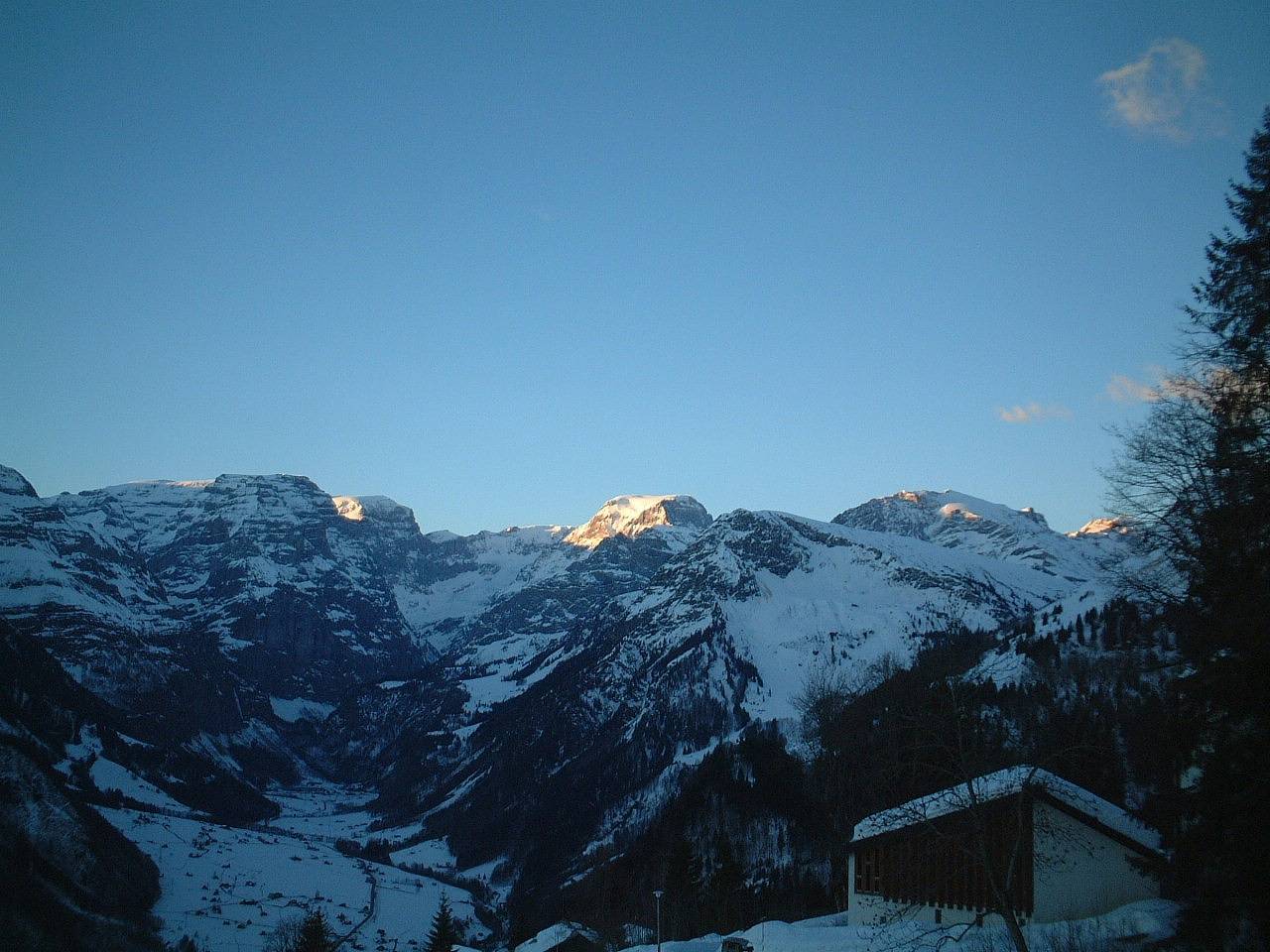 Ganze Ferienwohnung, Appartement Sycamore Lodge Nr. 14 - 3.5 Zimmer Ferienwohnung in Glarus Süd, Kanton Glarus
