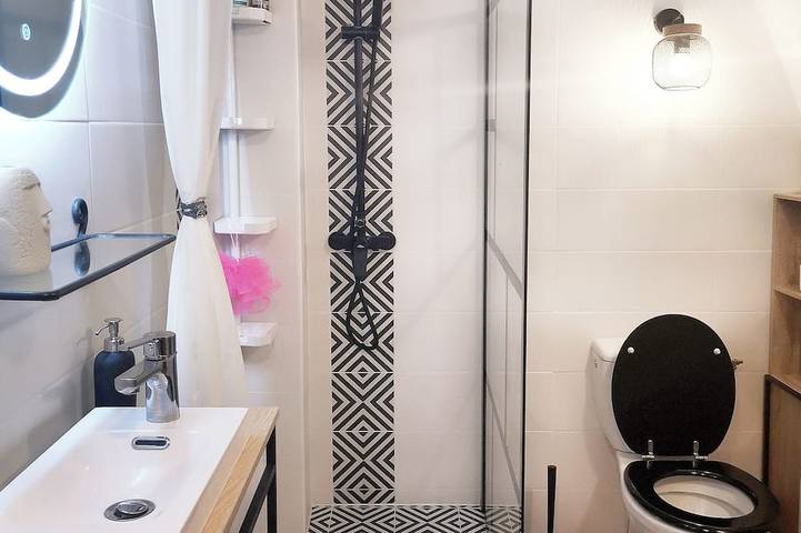 Entire apartment, For old-Stones lovers in Poussan, Mediterranean Coast (France)