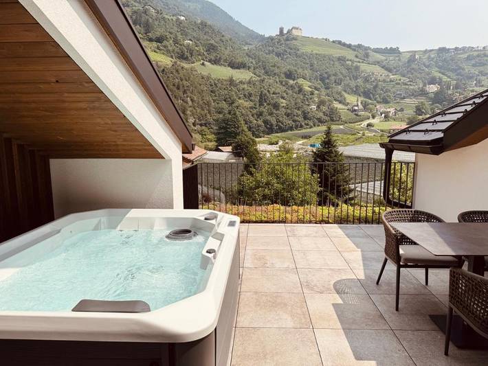 Ferienwohnung für 6 Personen, mit Whirlpool und Pool sowie Garten und Sauna, kinderfreundlich in Algund