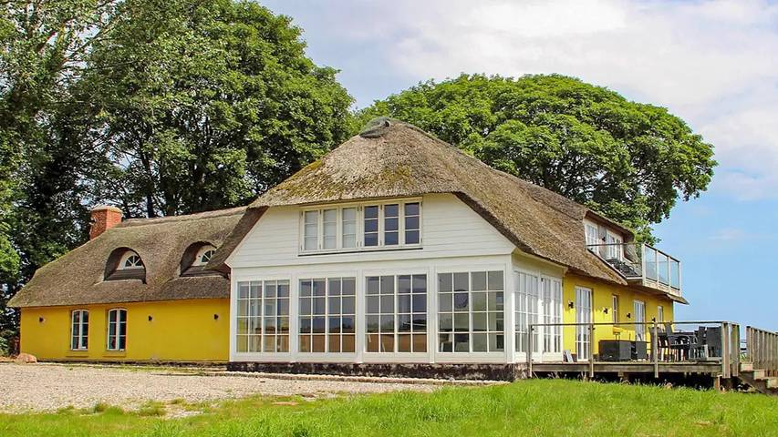 Feriehus for 15 personer, med terrasse og jacuzzi, dyr tillatt i Randers