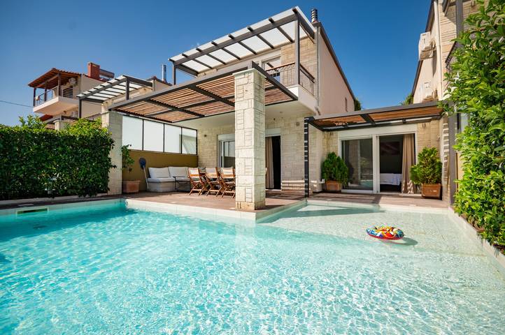 Villa für 9 Personen, mit Whirlpool und Garten in Chalkidiki