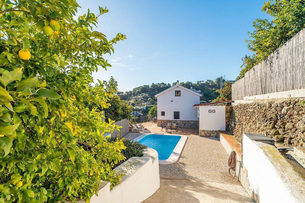 Cubo's Casa Mi Recreo High Privacy / piscina privada / vistas in Yunquera, Sierra de las Nieves