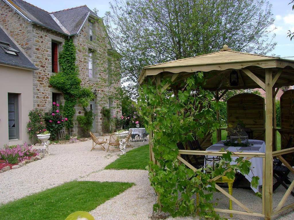 A La Porte Ouverte - Chambre Rose Velours in Saint-Denoual, Région de Dinan