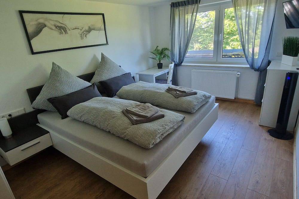 Gemütliches Ferienhaus am Hennesee mit Terrasse und Ausblick in die Natur in Meschede, Hochsauerlandkreis