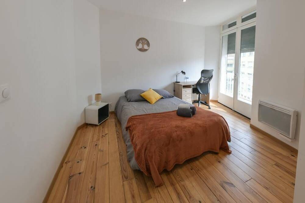 Entire apartment, Grand Central Suites - 4 Ch. Premium & Parking (10p) in Pau, Béarn