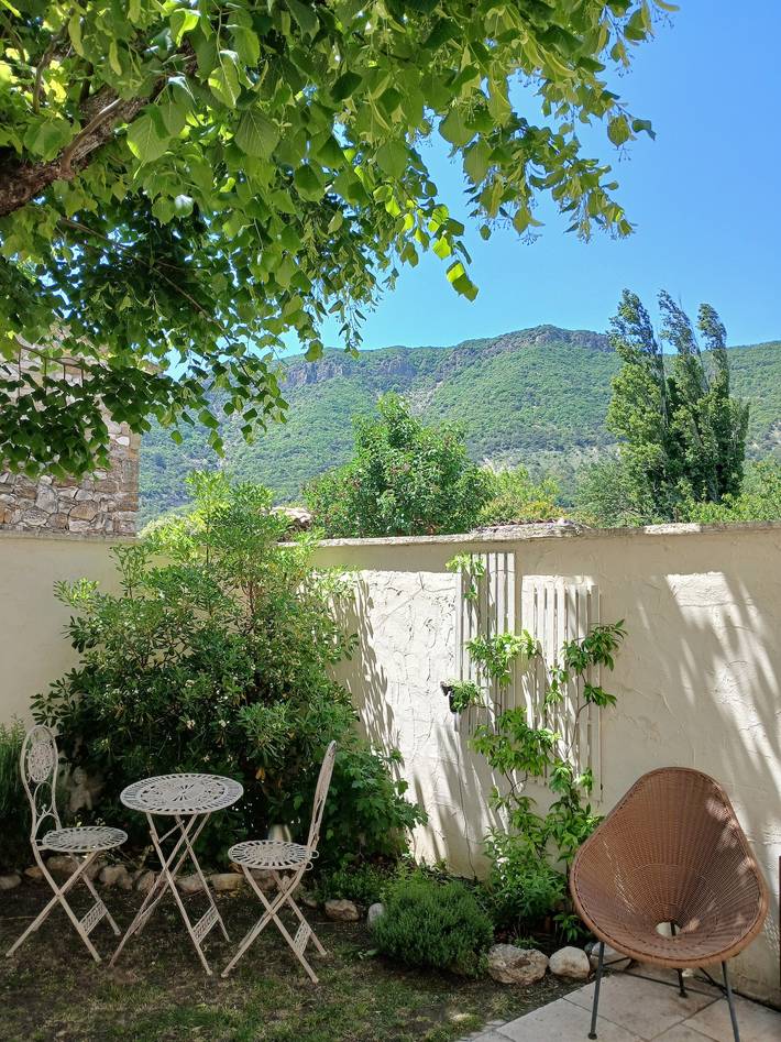 Gîte pour 8 personnes, avec terrasse et jardin à Nyons - 4