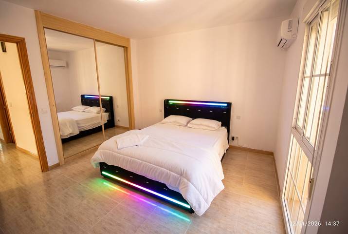 Reihenhaus für bis zu 12 Personen mit Pool und Grill in Loeches, Madrid in Loeches, Área Metropolitana de Madrid