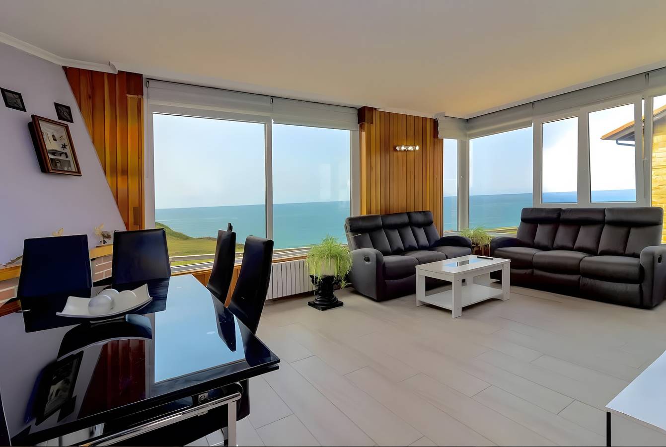 Villa Laurana con vistas a la montaña in Suances, Costa de Cantabria