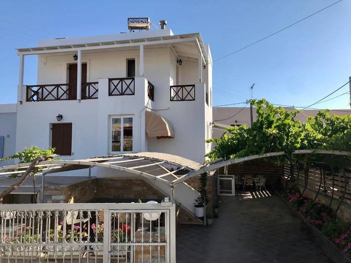 Gîte pour 7 personnes, avec Balcon et Terrasse ainsi que Jardin et Vue dans Finikas