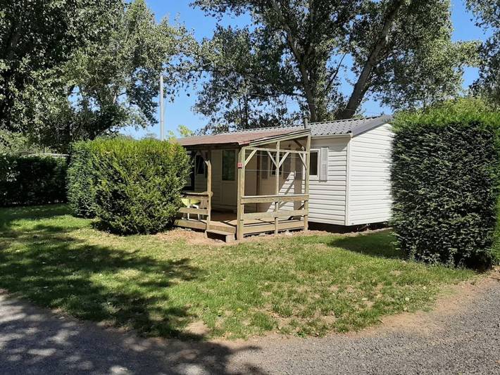 Camping pour 6 personnes, avec piscine, animaux acceptés dans Région de Besse-et-Saint-Anastaise