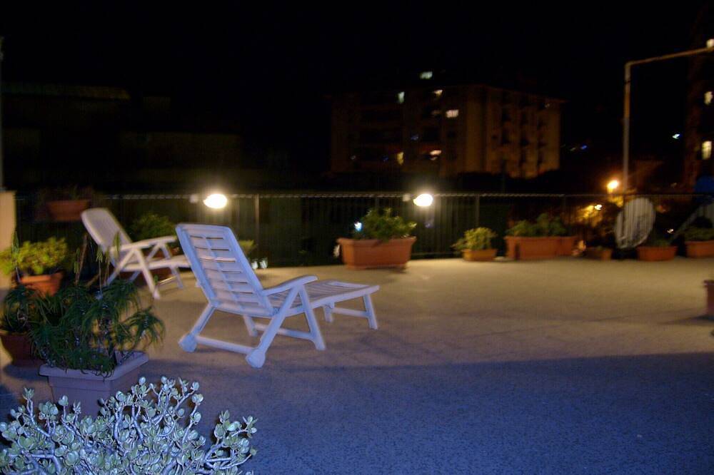 Entire apartment, Genoa Pegli, apt. near waterfront, terrace, balcony in Ponente (Genova), Genoa